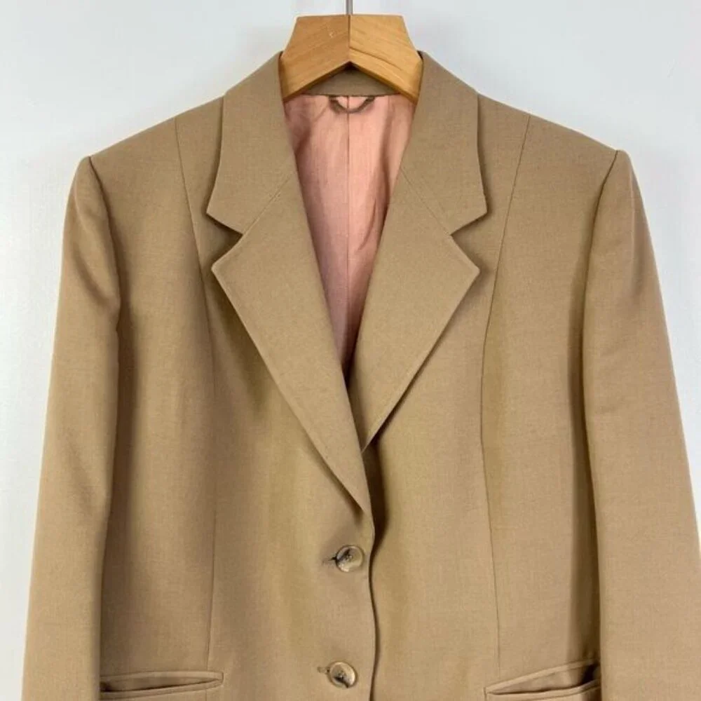 Vintage Women’s Medium Tan Wool Classic Suit Jacket Blazer Sports Coat 2 Button - Picture 14 of 14